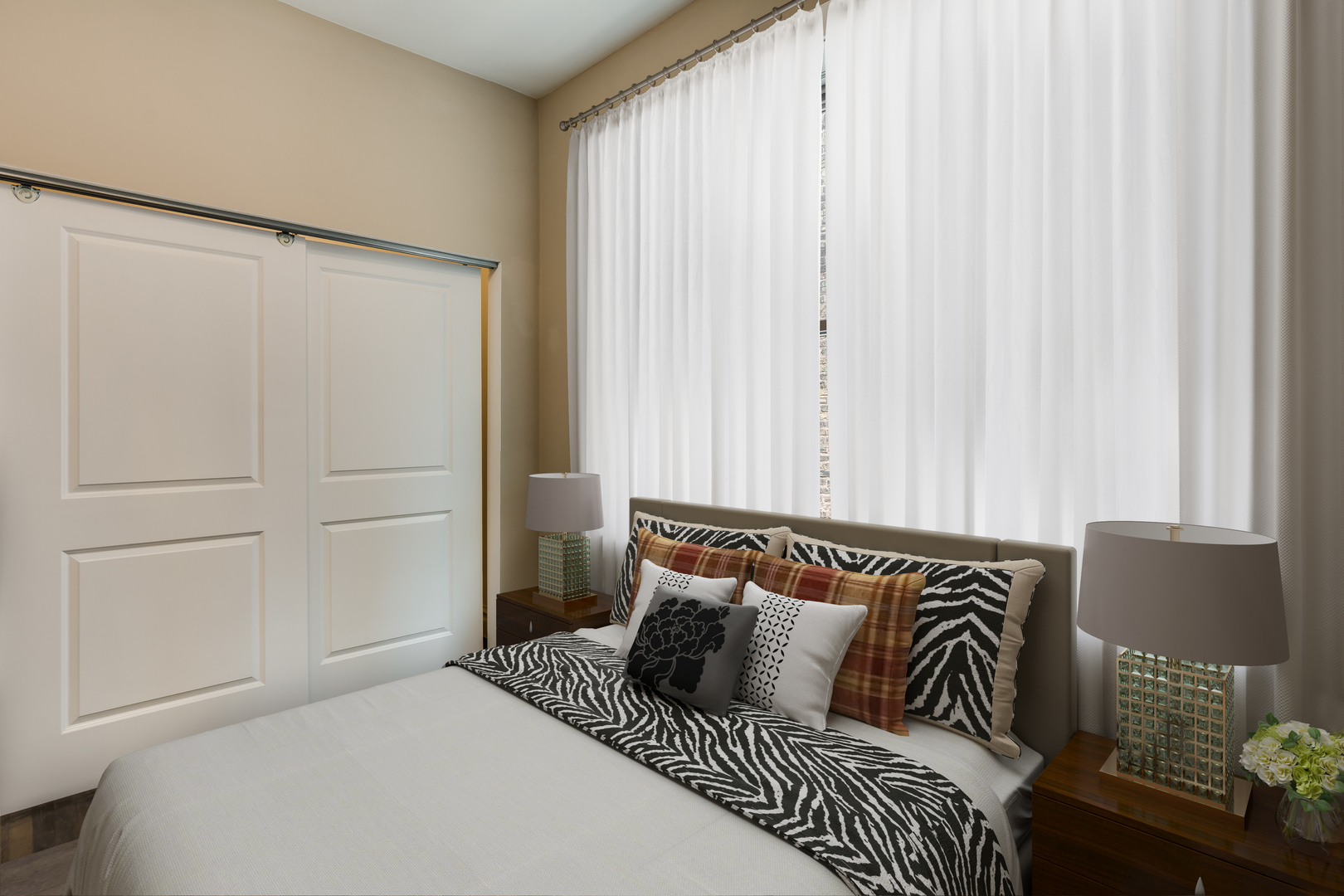 2346 W THOMAS Street Unit: 2F