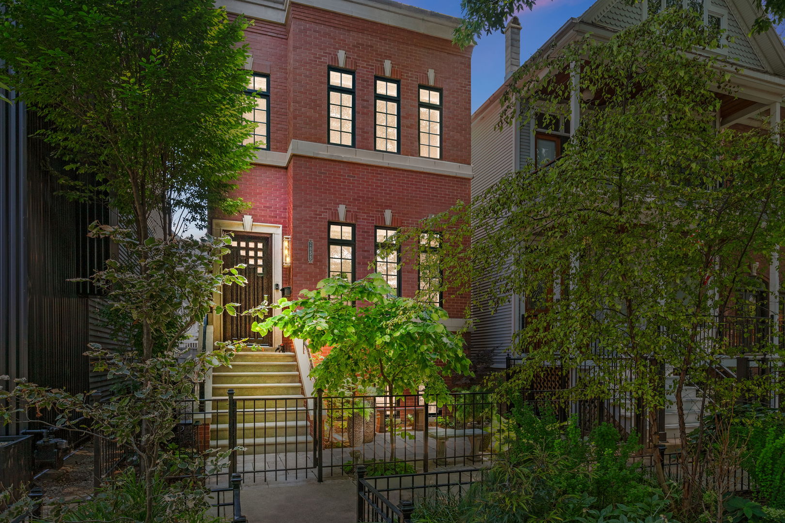 2655 N Magnolia Avenue