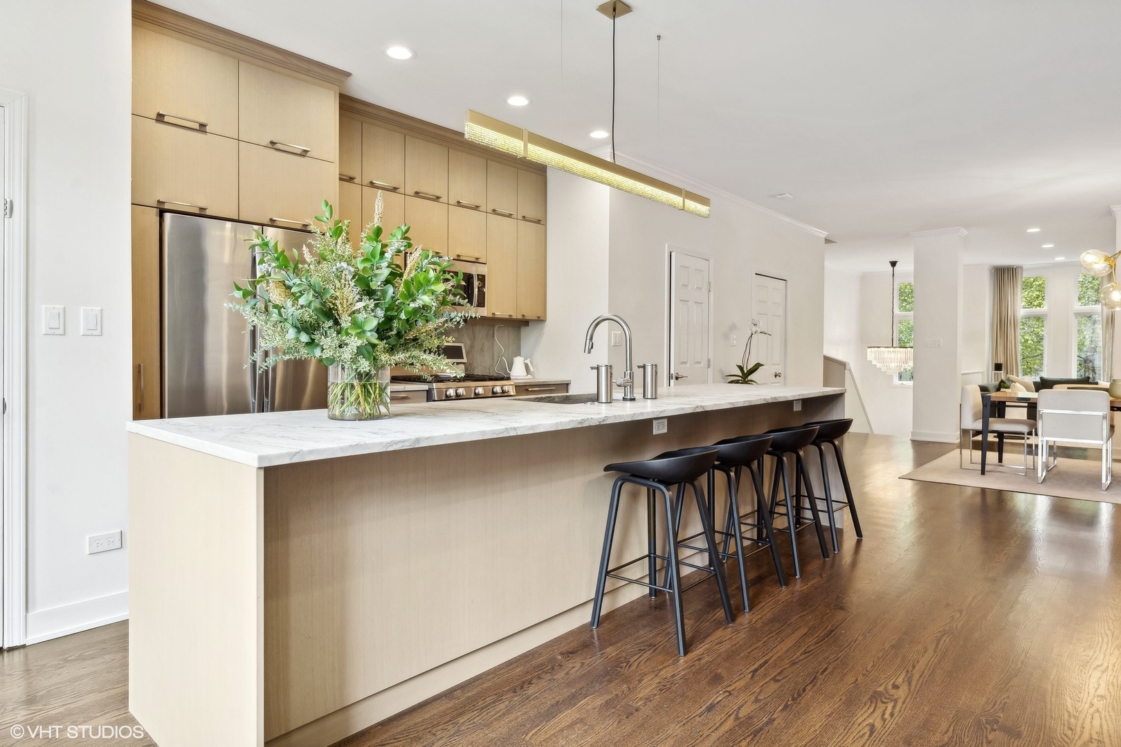 930 N CLARK Street Unit: B