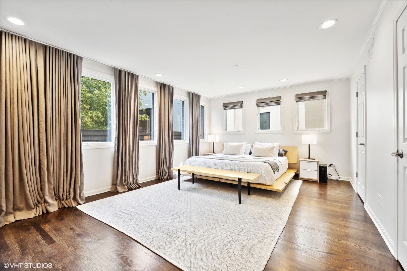 930 N CLARK Street Unit: B