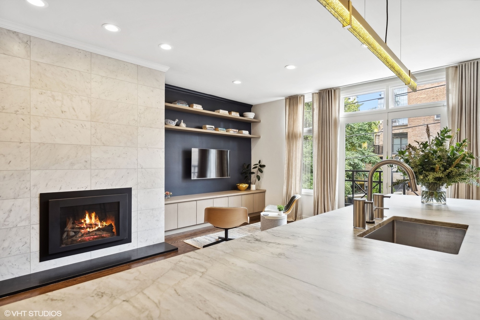 930 N CLARK Street Unit: B