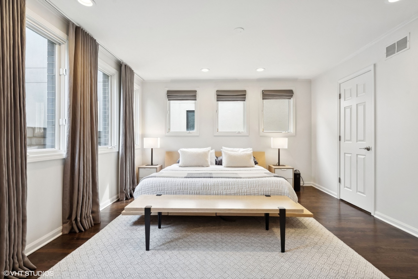 930 N CLARK Street Unit: B