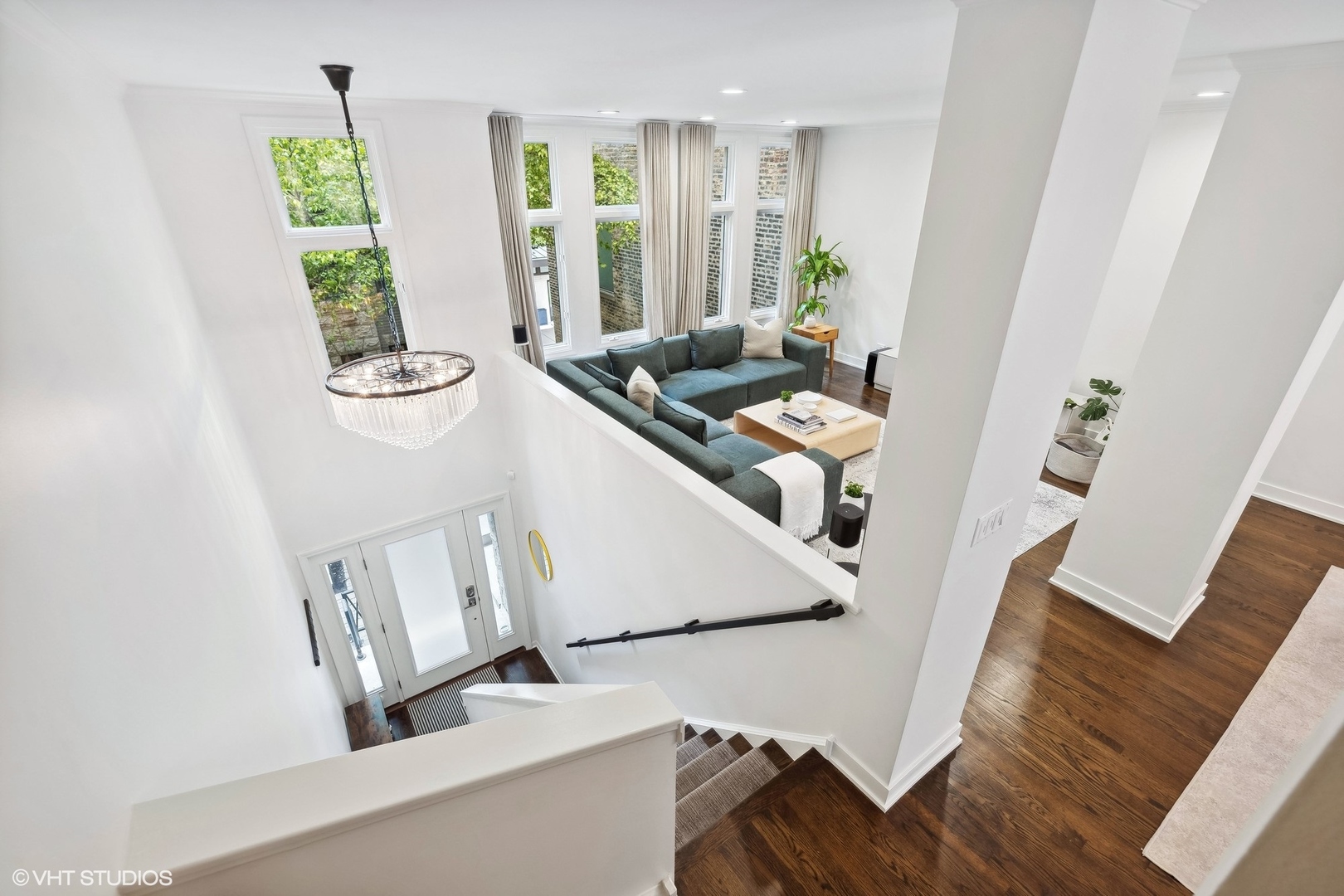 930 N CLARK Street Unit: B