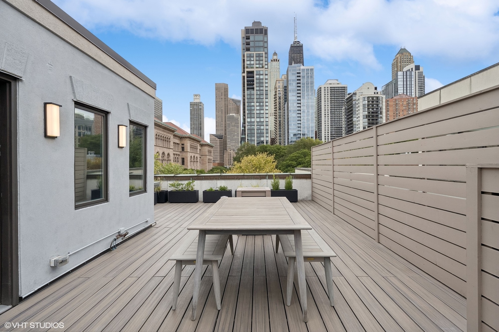 930 N CLARK Street Unit: B