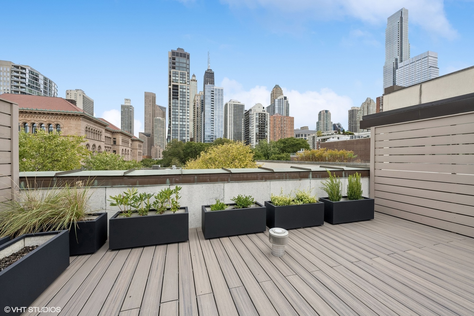 930 N CLARK Street Unit: B