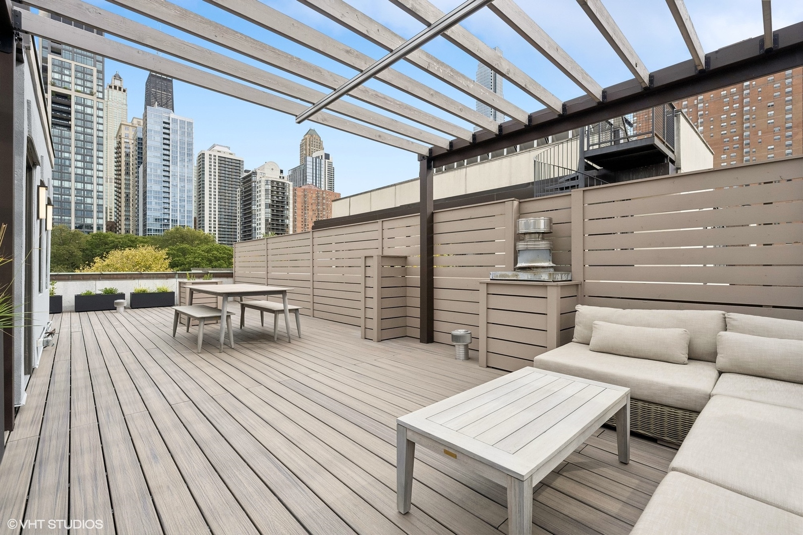 930 N CLARK Street Unit: B