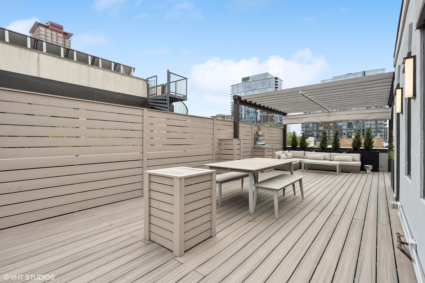 930 N CLARK Street Unit: B