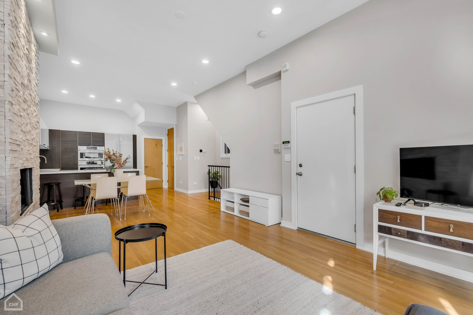 908 N Hermitage Avenue Unit: 1