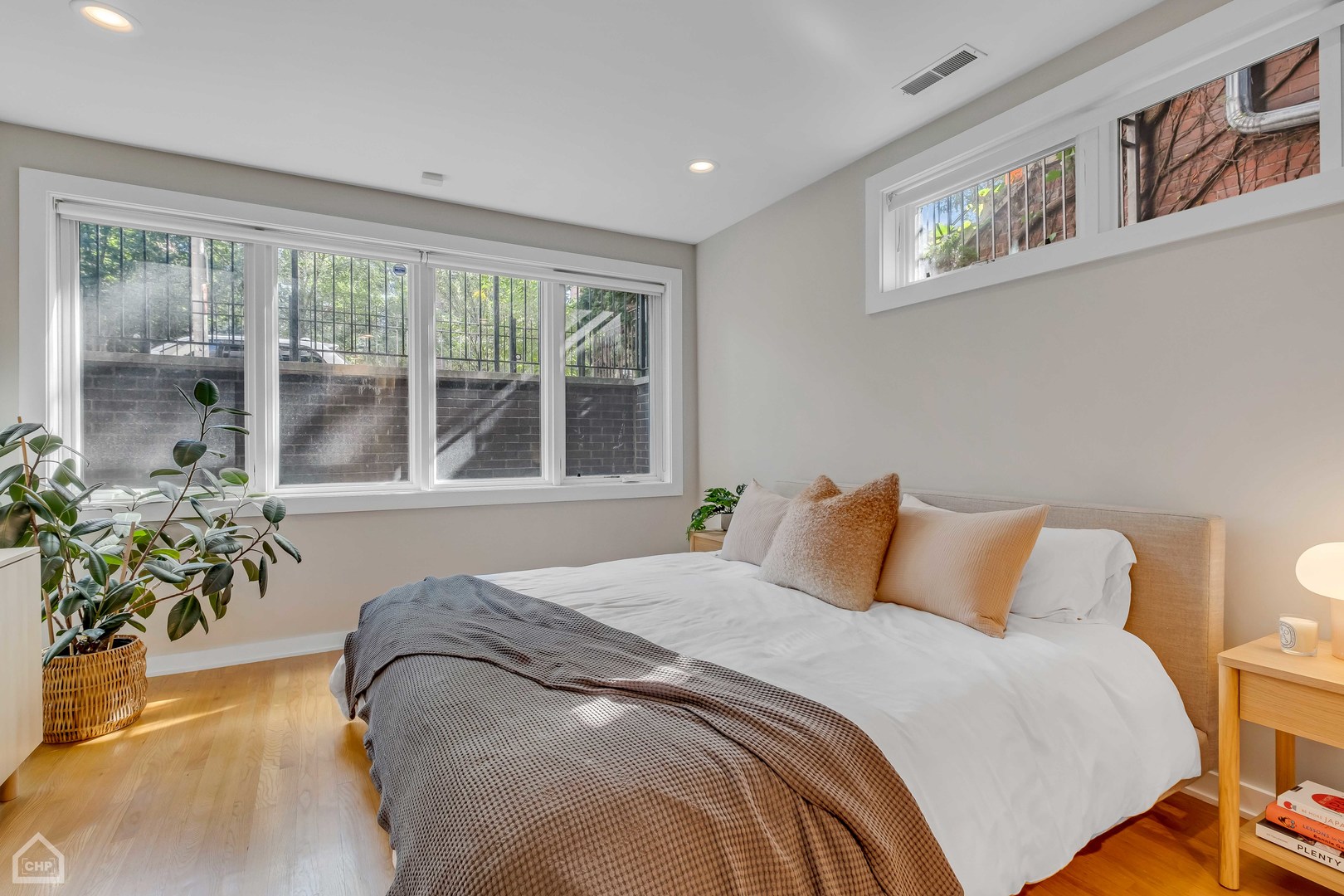 908 N Hermitage Avenue Unit: 1