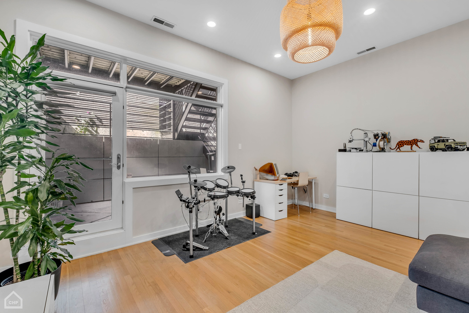 908 N Hermitage Avenue Unit: 1