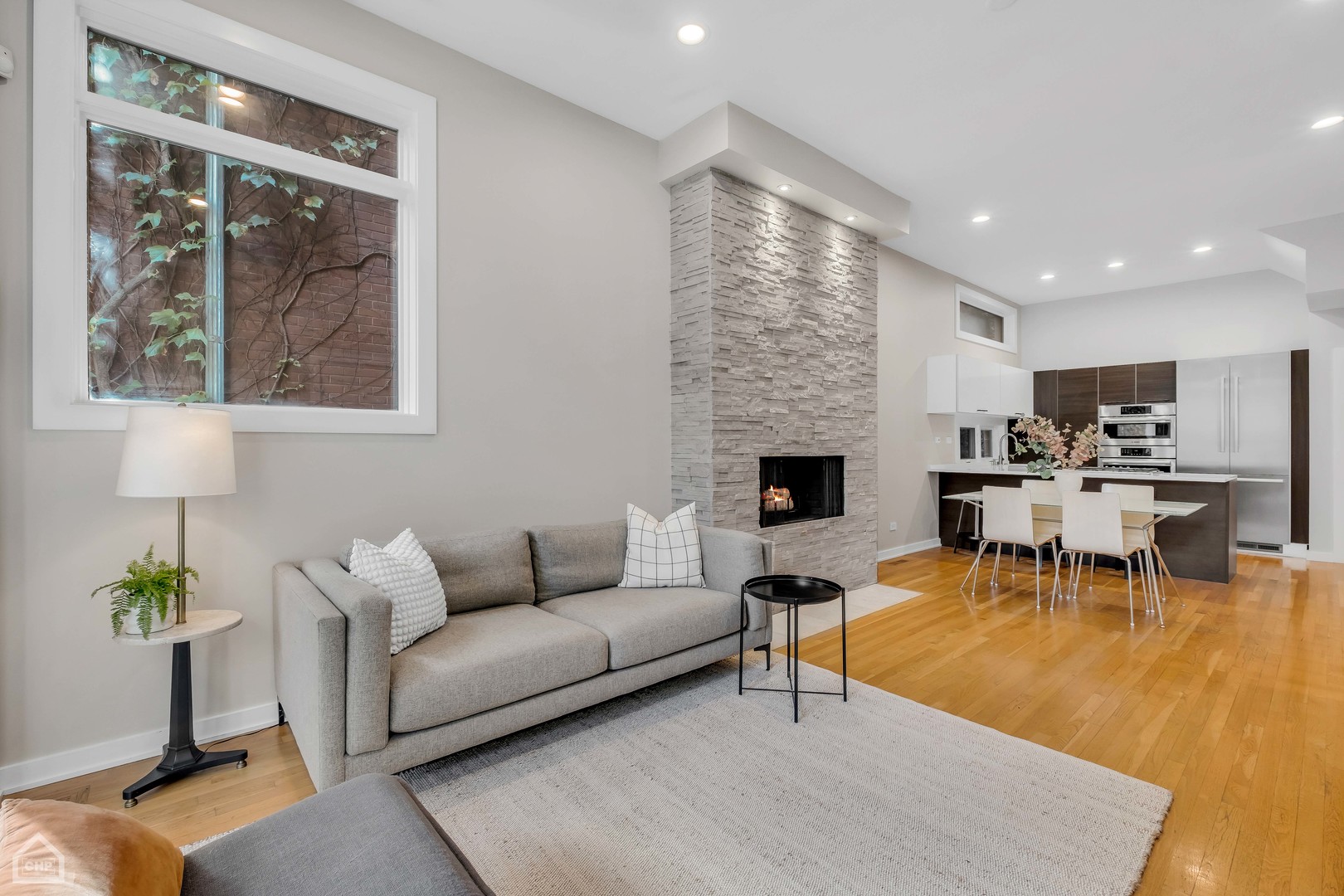 908 N Hermitage Avenue Unit: 1