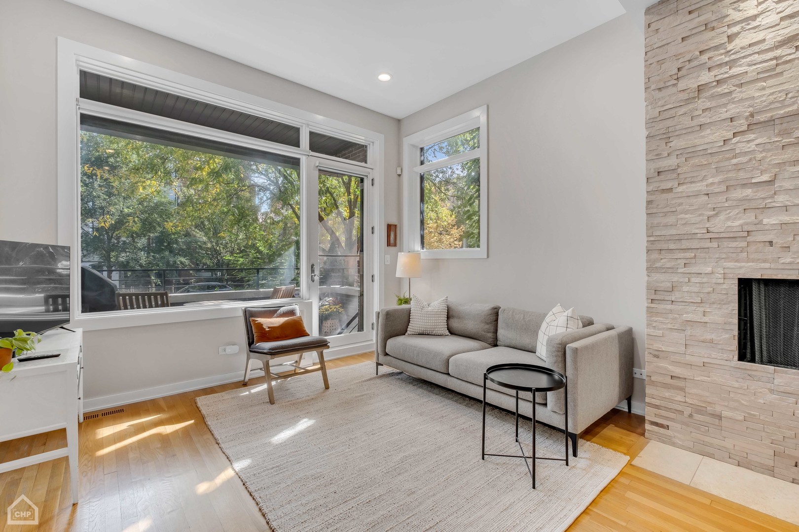 908 N Hermitage Avenue Unit: 1