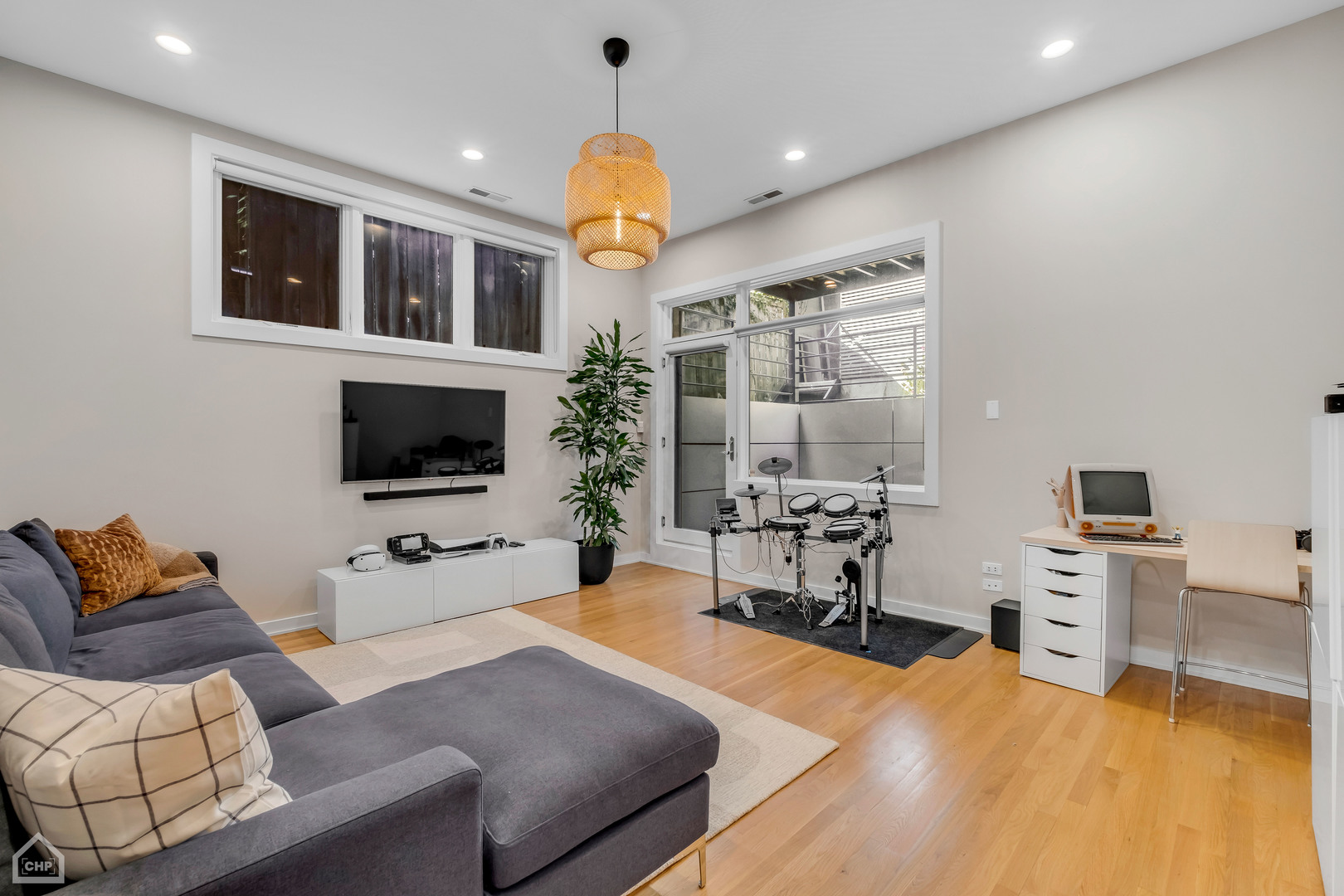 908 N Hermitage Avenue Unit: 1