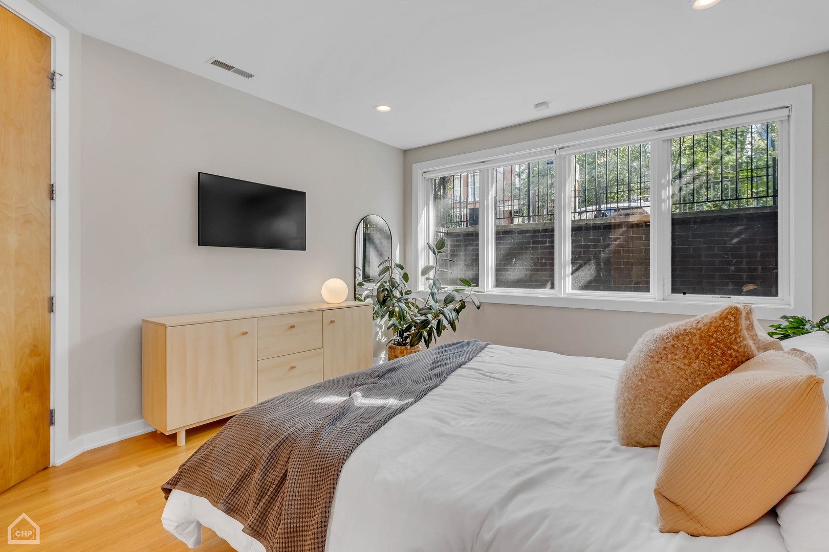 908 N Hermitage Avenue Unit: 1