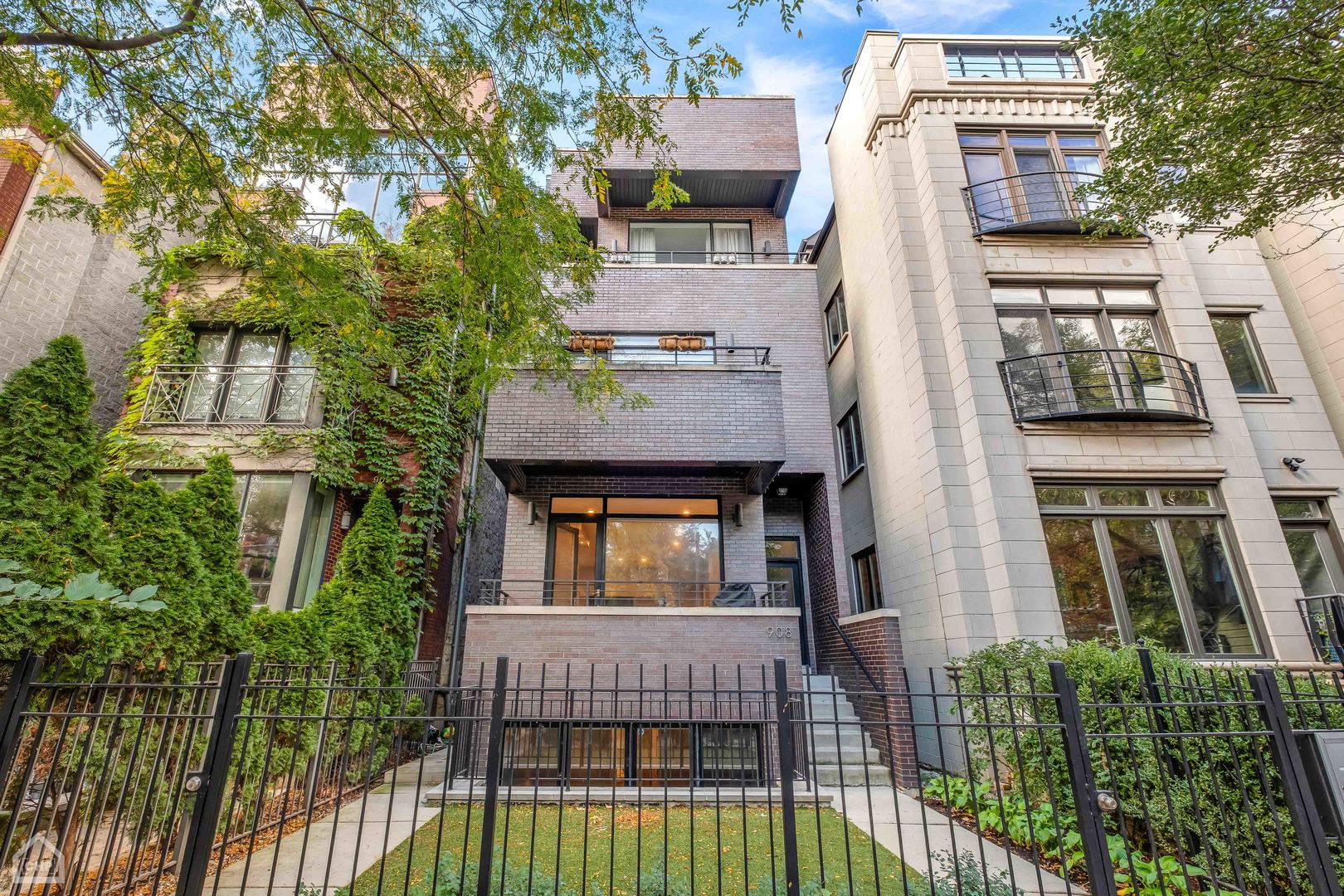 908 N Hermitage Avenue Unit: 1
