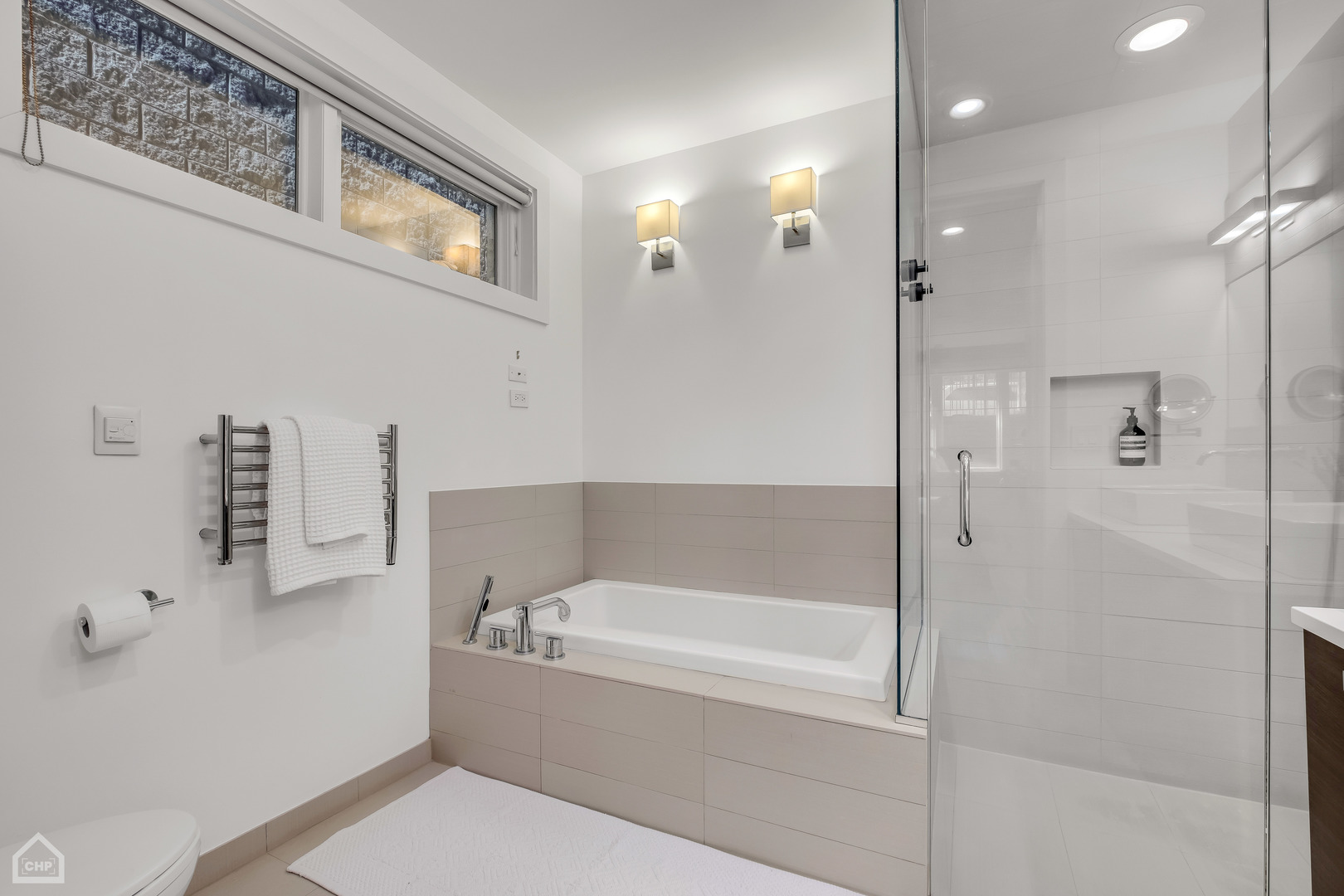 908 N Hermitage Avenue Unit: 1