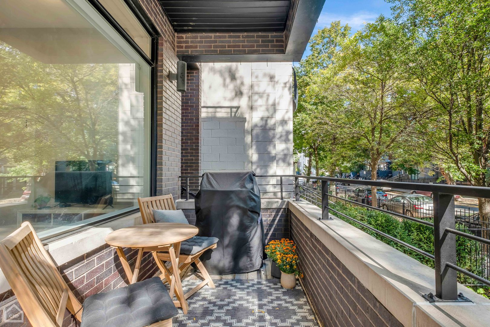 908 N Hermitage Avenue Unit: 1