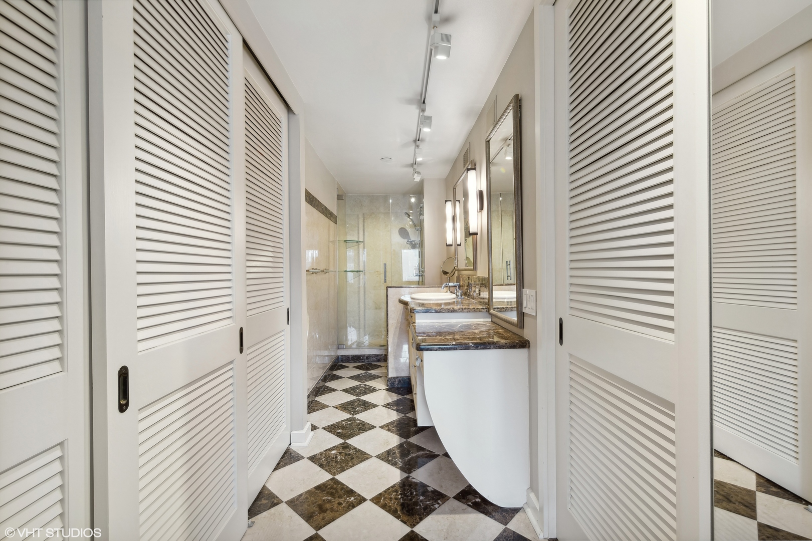 200 E Delaware Place Unit: 26D