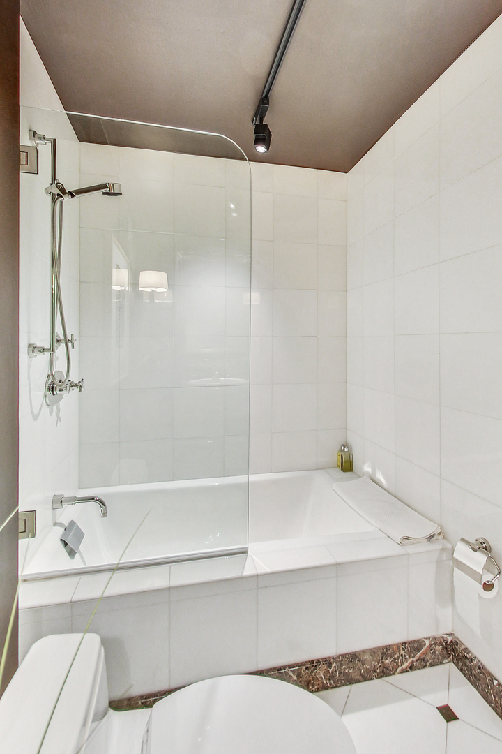 200 E Delaware Place Unit: 26D