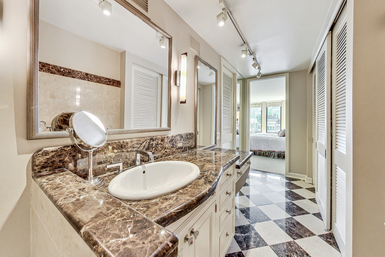 200 E Delaware Place Unit: 26D