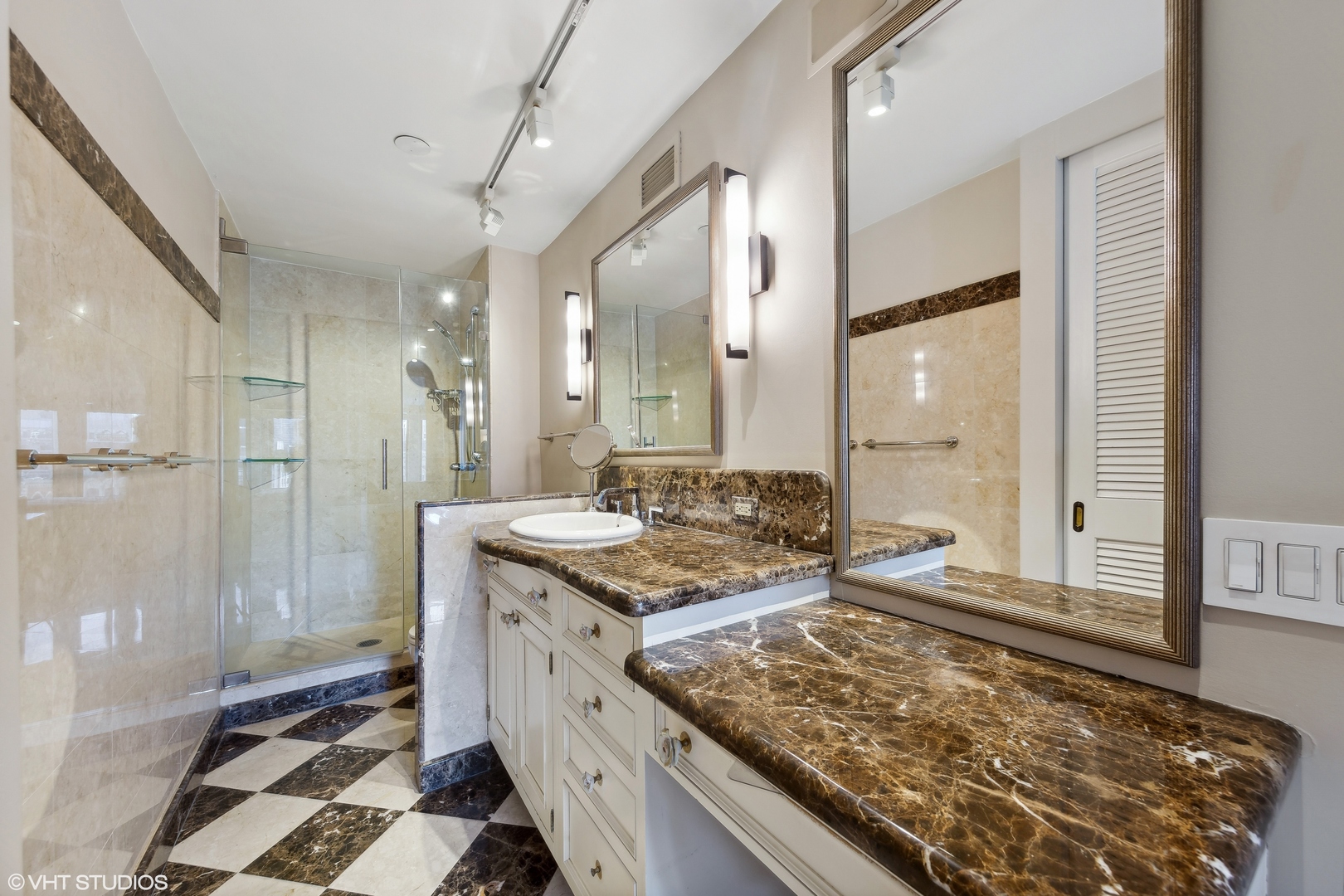200 E Delaware Place Unit: 26D