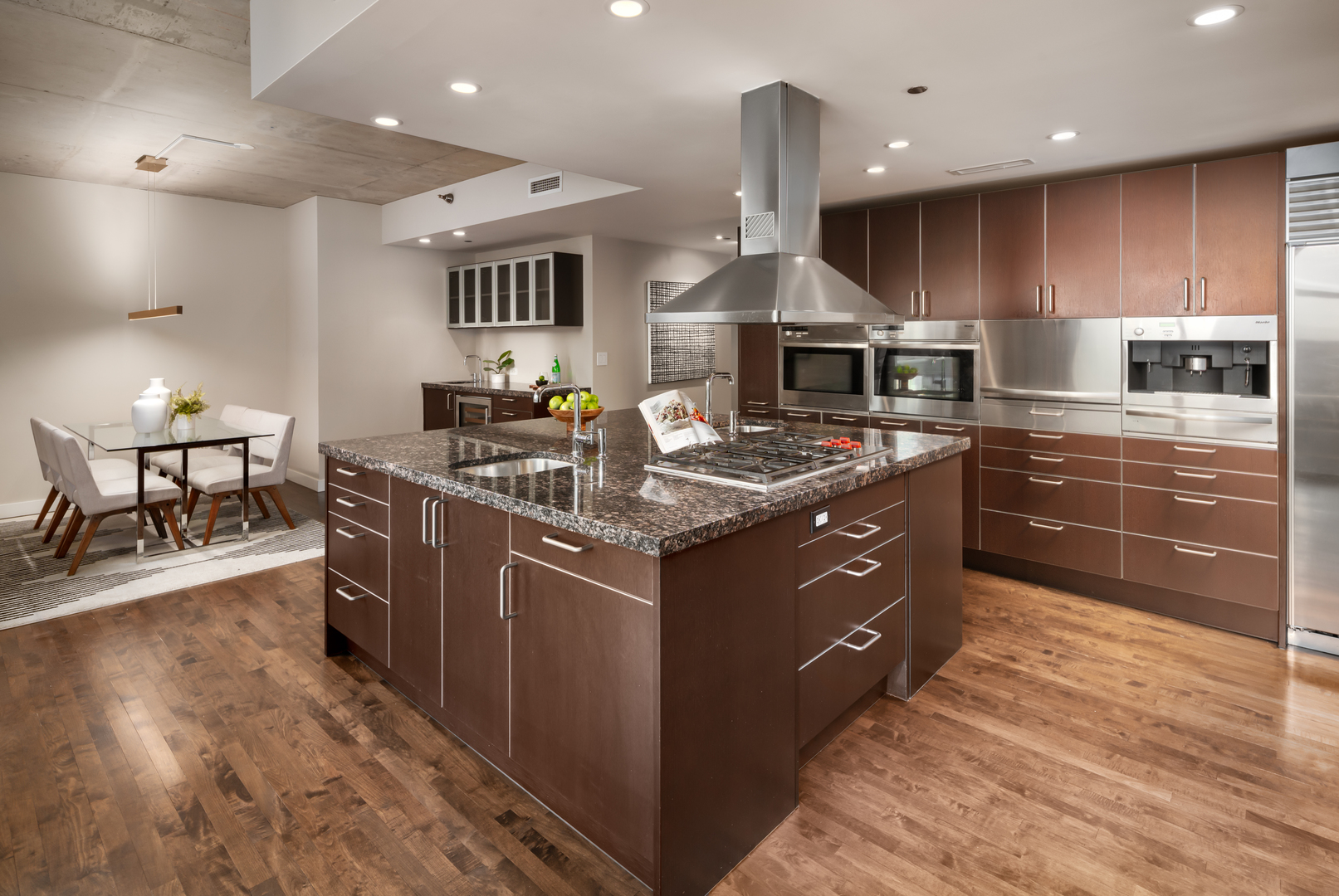 201 W GRAND Avenue Unit: 903