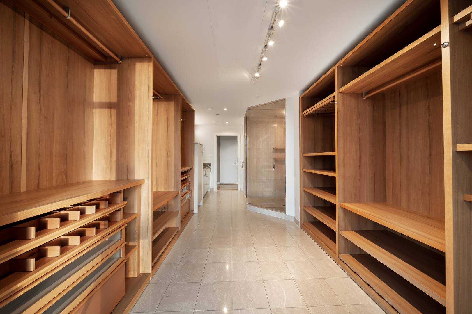 201 W GRAND Avenue Unit: 903