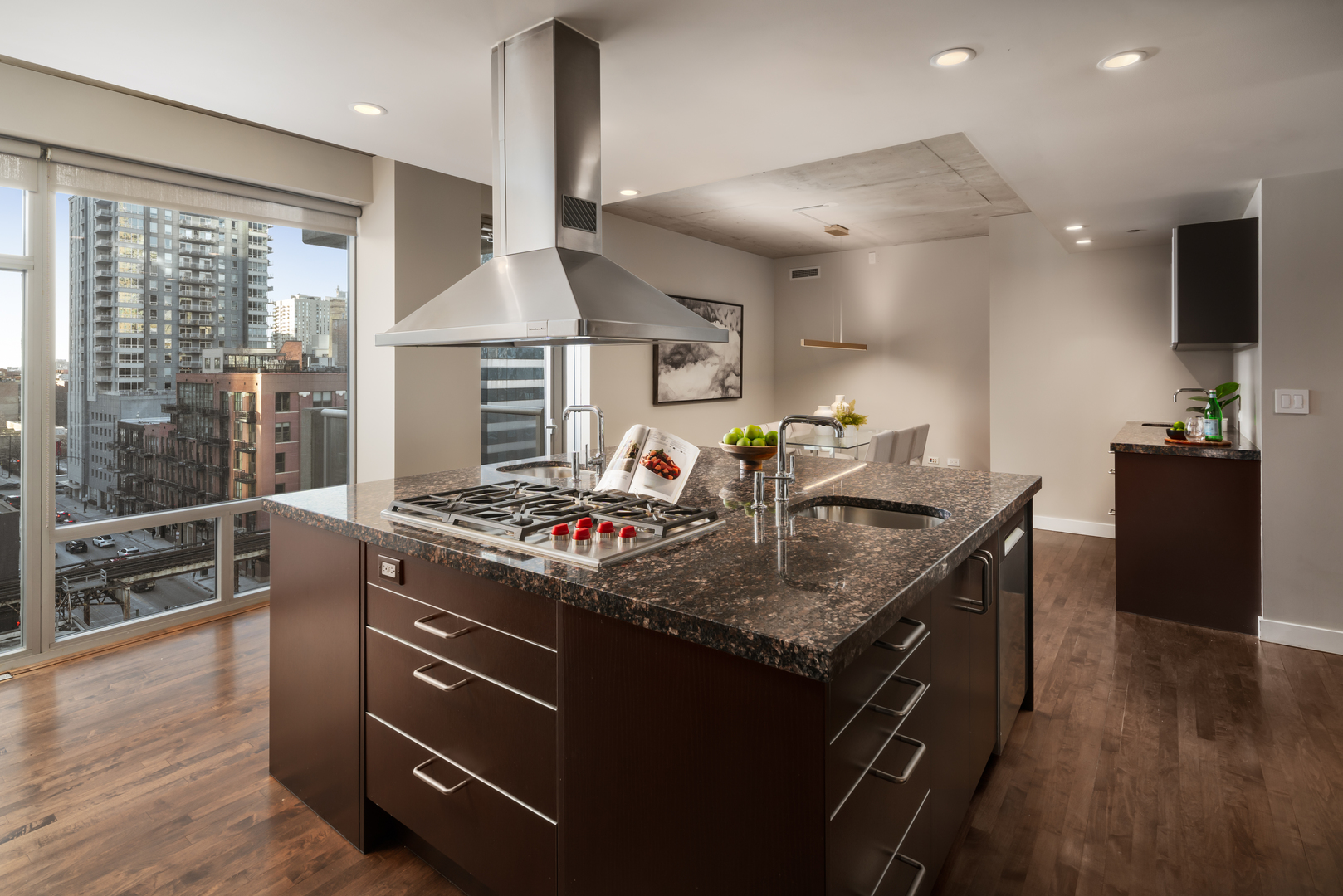 201 W GRAND Avenue Unit: 903