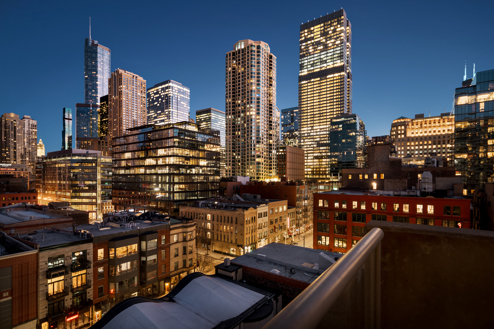 201 W GRAND Avenue Unit: 903