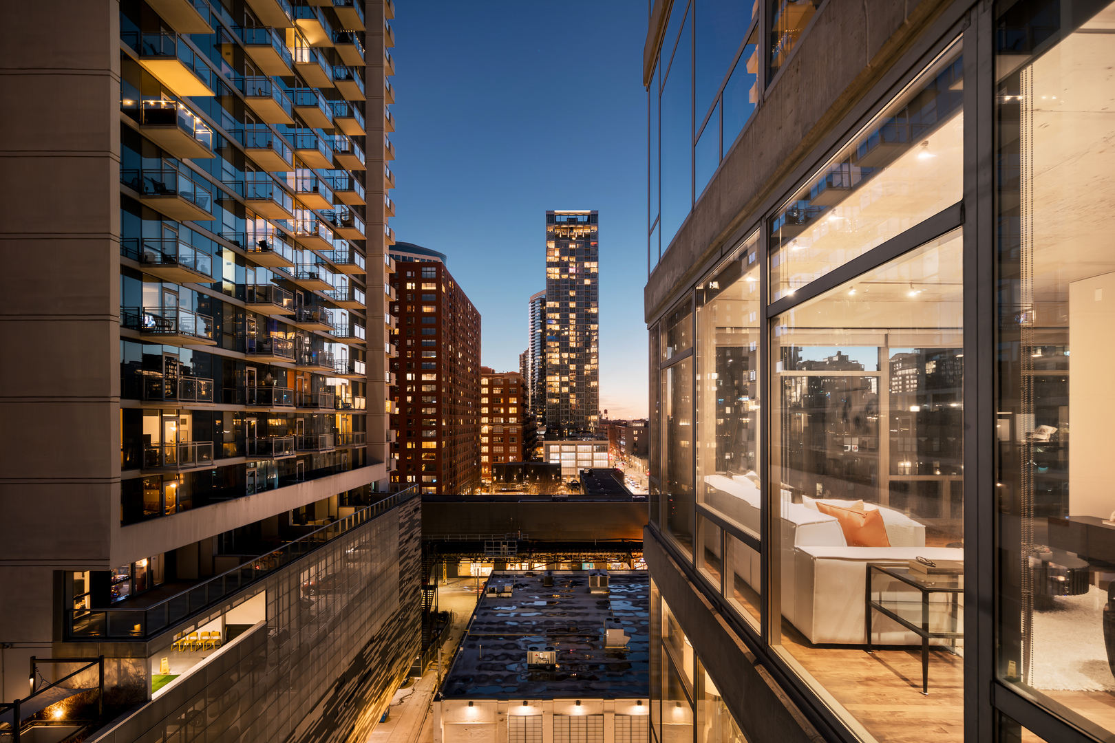 201 W GRAND Avenue Unit: 903