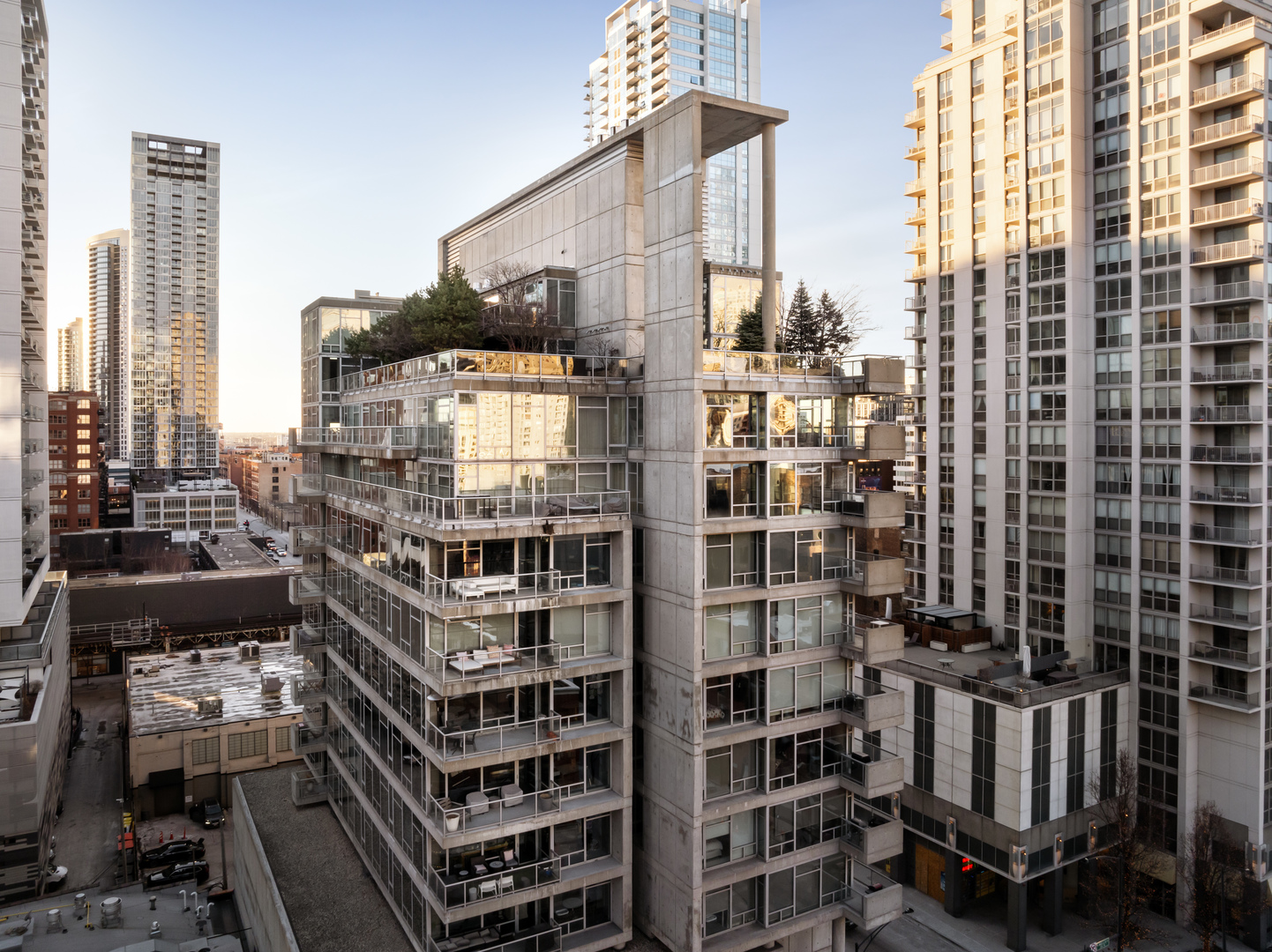 201 W GRAND Avenue Unit: 903