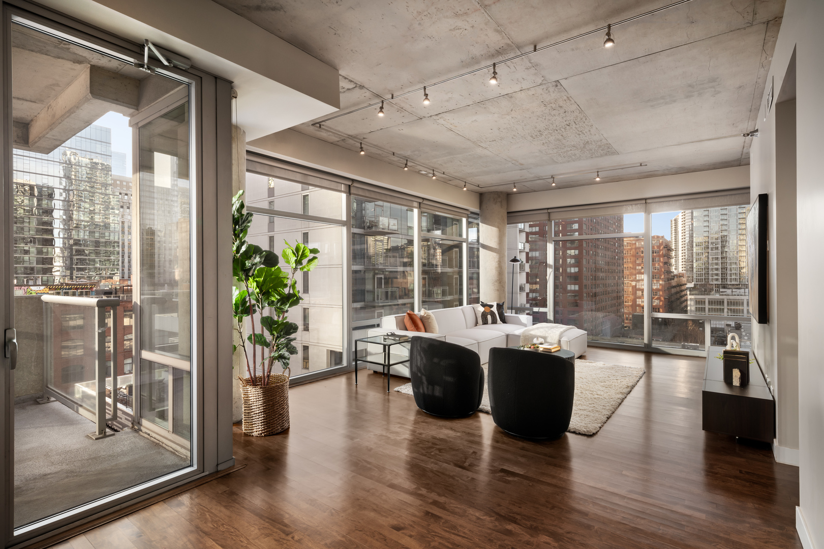 201 W GRAND Avenue Unit: 903