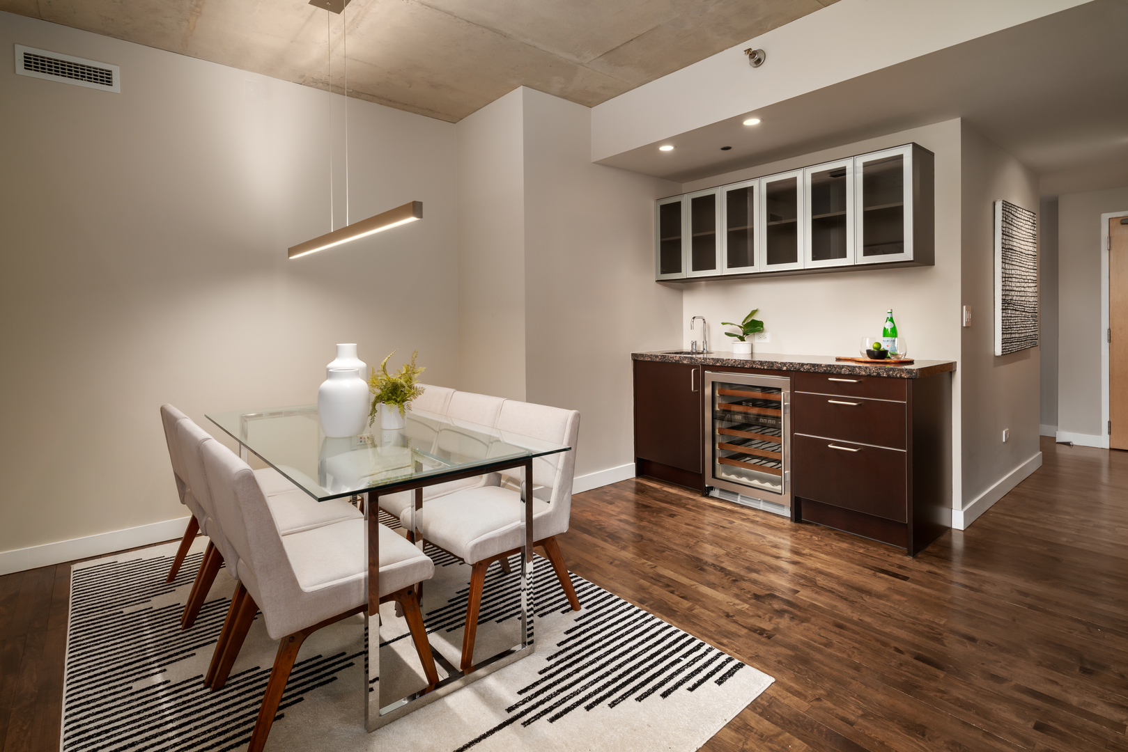 201 W GRAND Avenue Unit: 903