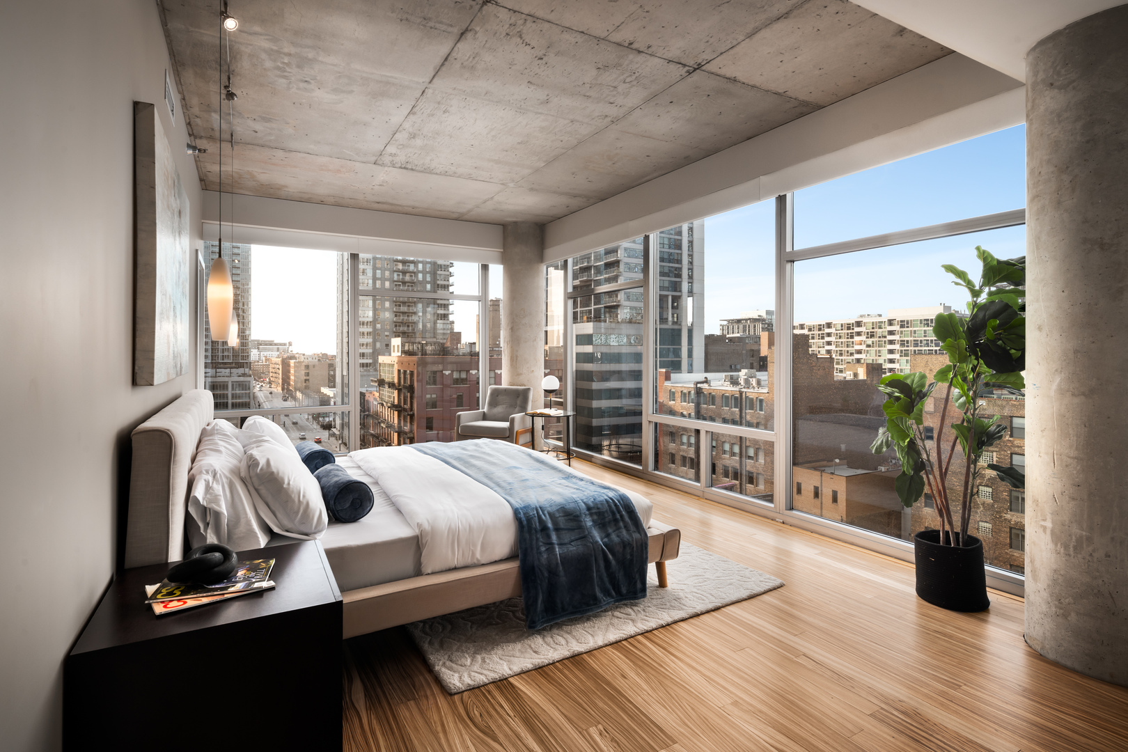 201 W GRAND Avenue Unit: 903