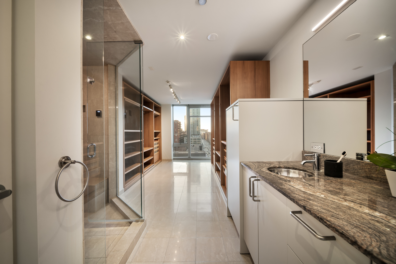 201 W GRAND Avenue Unit: 903