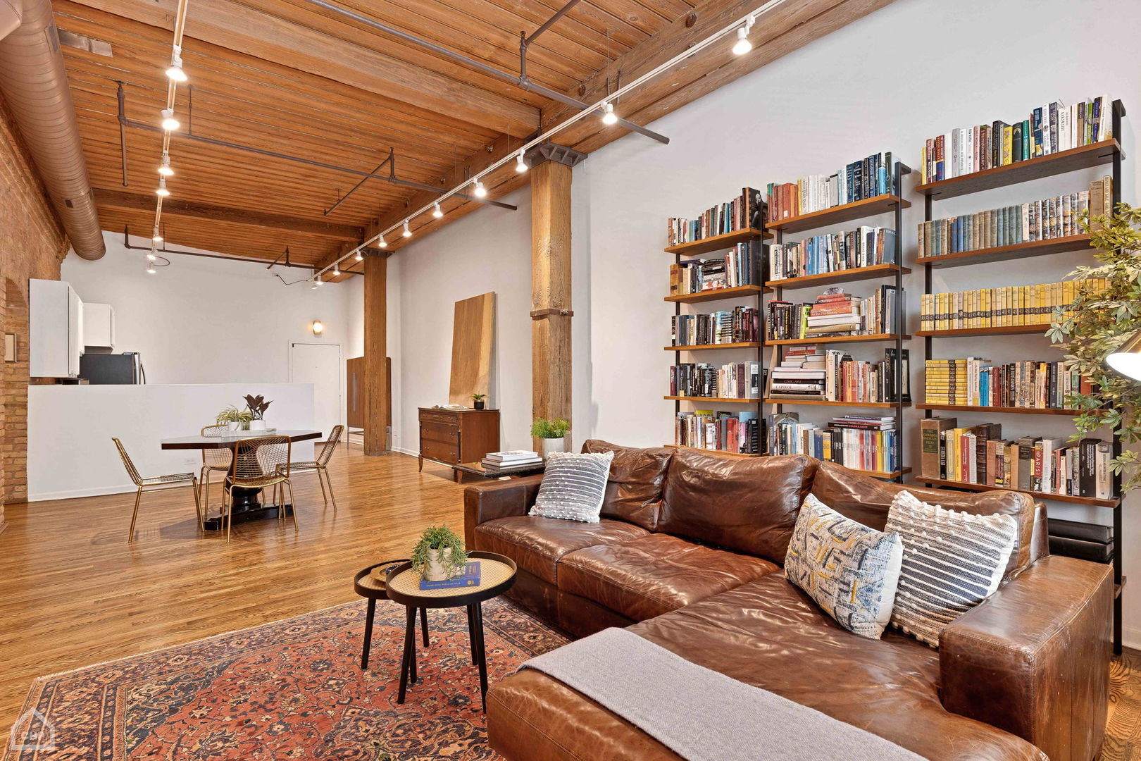 1327 W Washington Boulevard Unit: 2F