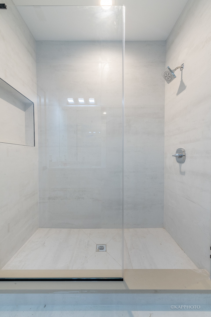 2038 N Bingham Street Unit: 1E