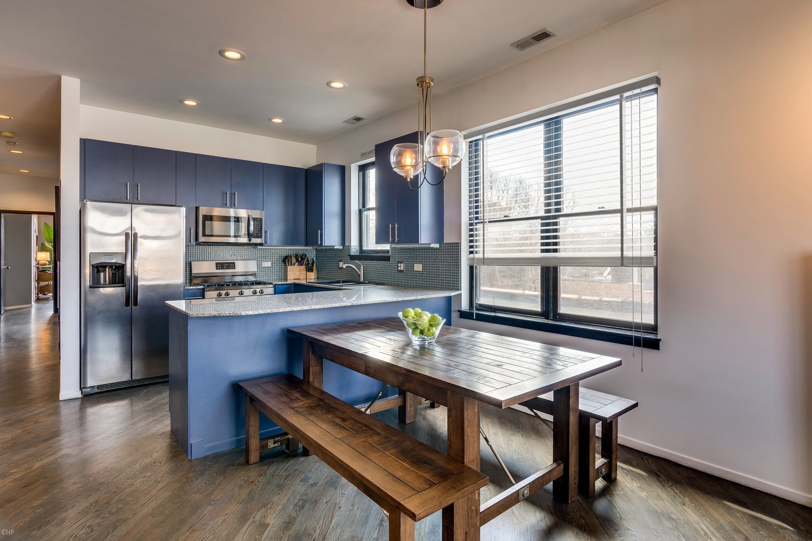 2031 W EVERGREEN Avenue Unit: 4W