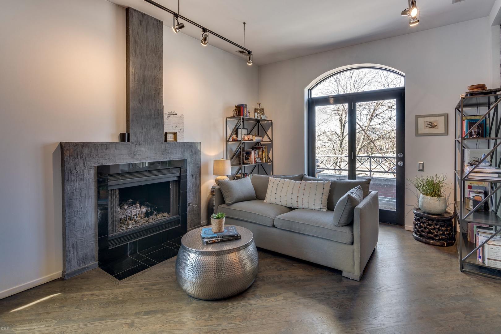 2031 W EVERGREEN Avenue Unit: 4W