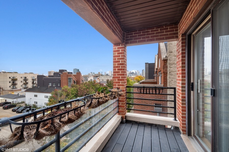 1373 W HUBBARD Street Unit: 4E