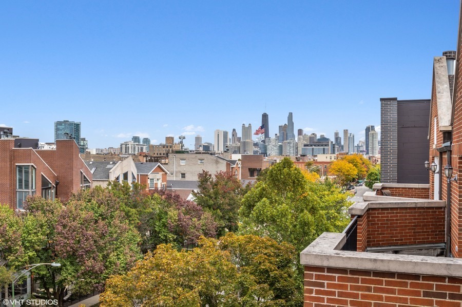 1373 W HUBBARD Street Unit: 4E