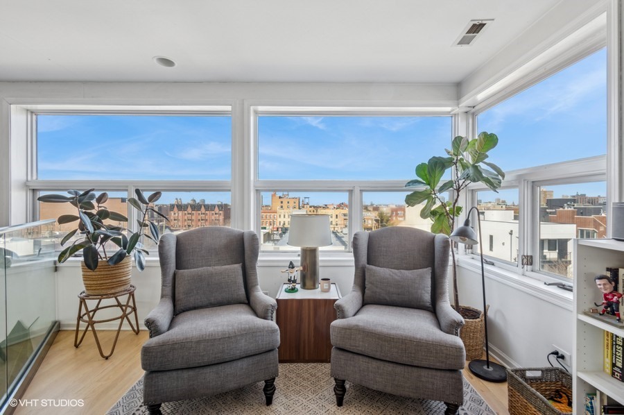 1373 W HUBBARD Street Unit: 4E
