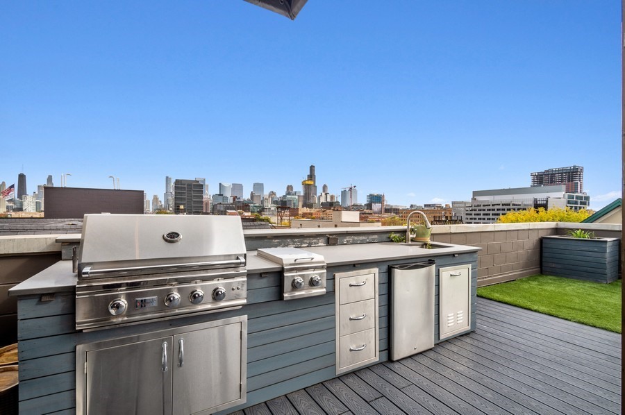 1373 W HUBBARD Street Unit: 4E