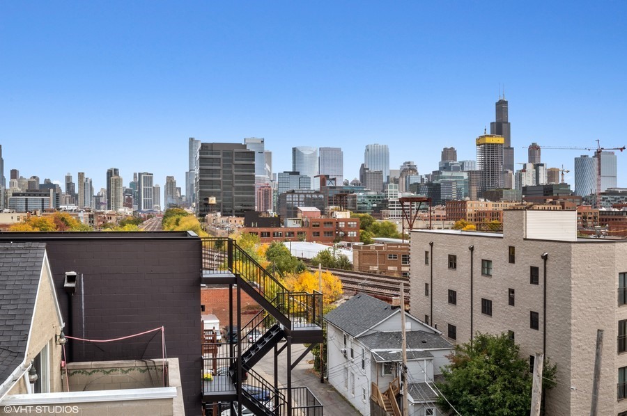 1373 W HUBBARD Street Unit: 4E