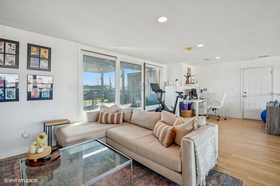 1373 W HUBBARD Street Unit: 4E