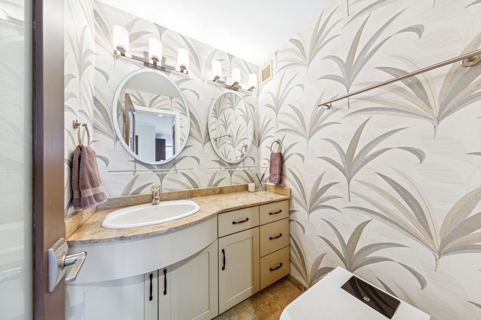 110 E Delaware Place Unit: 1804