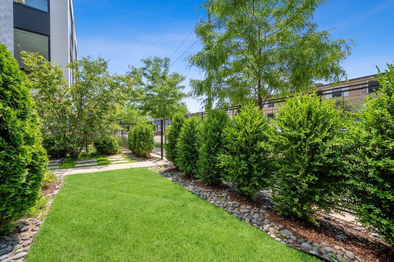 448 W Oak Street