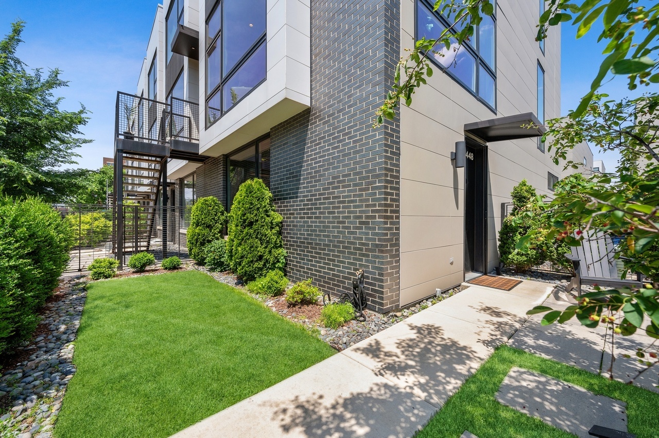 448 W Oak Street