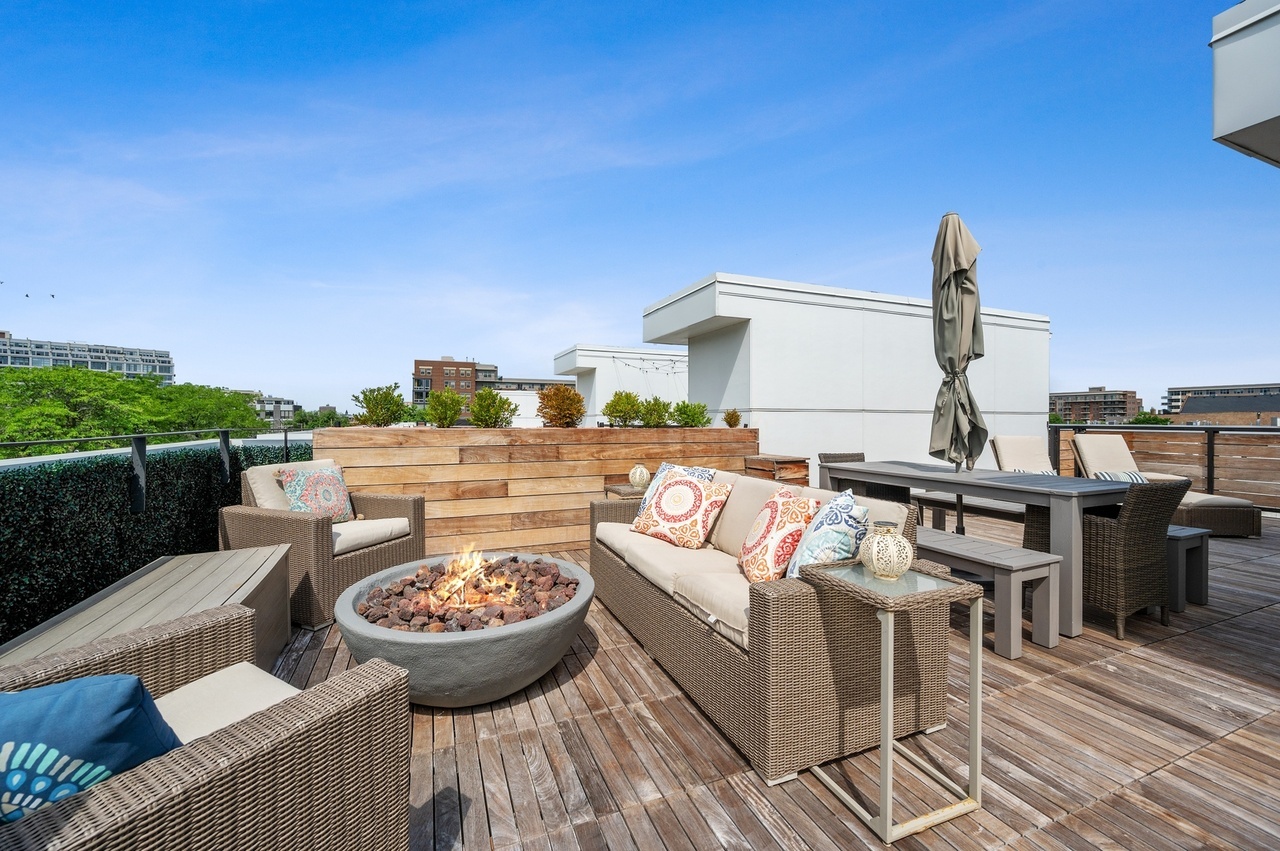 448 W Oak Street