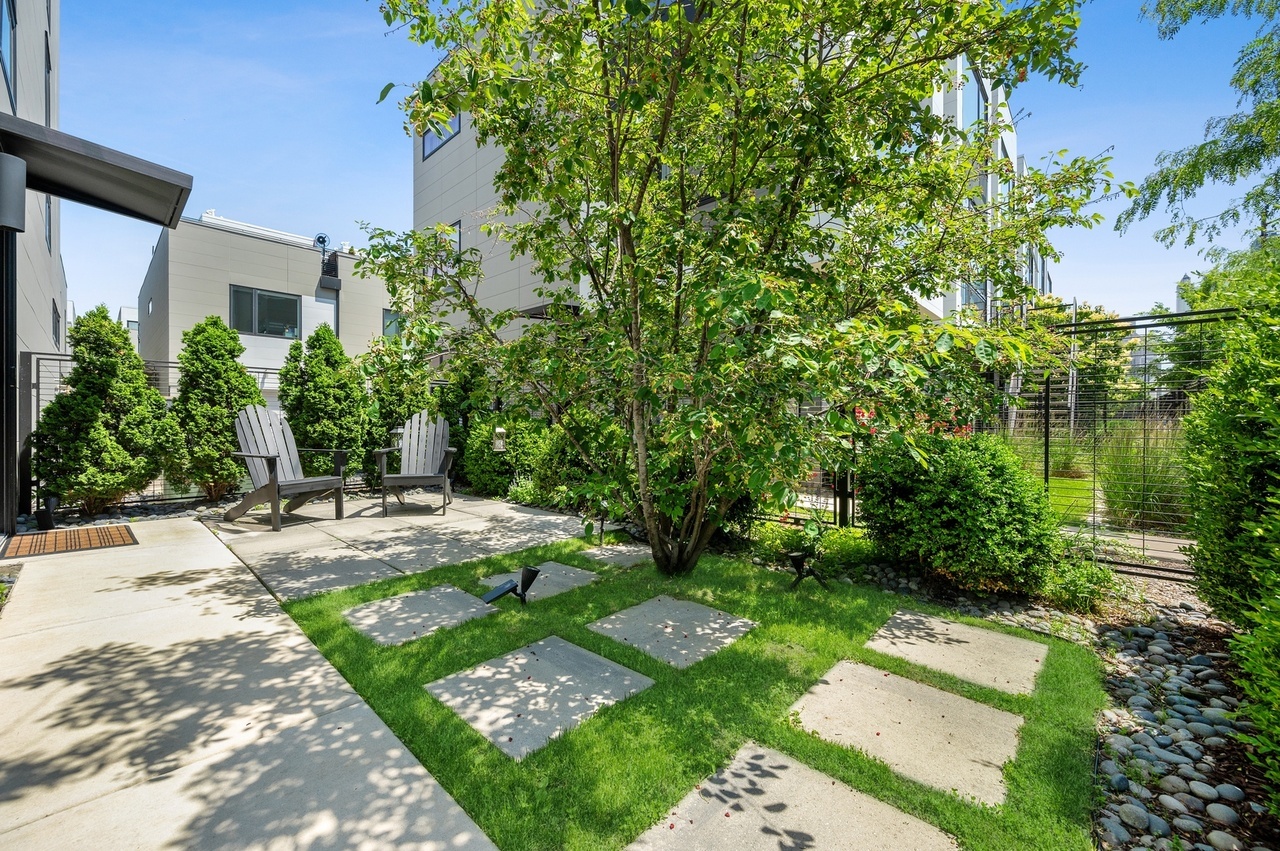 448 W Oak Street